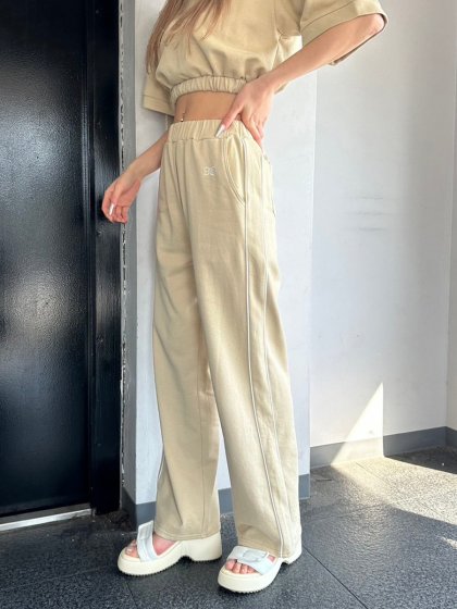 パイピングラインロゴ刺繍ワイドパンツ パイピングラインロゴ刺繍ワイドパンツ