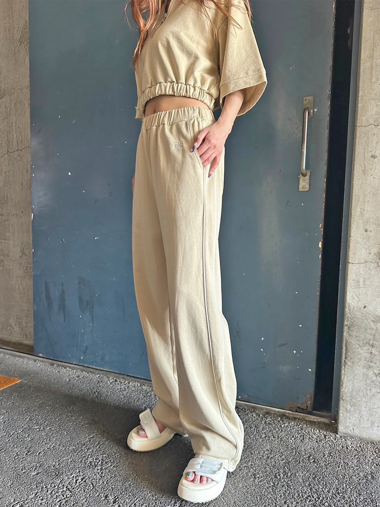 パイピングラインロゴ刺繍ワイドパンツ
