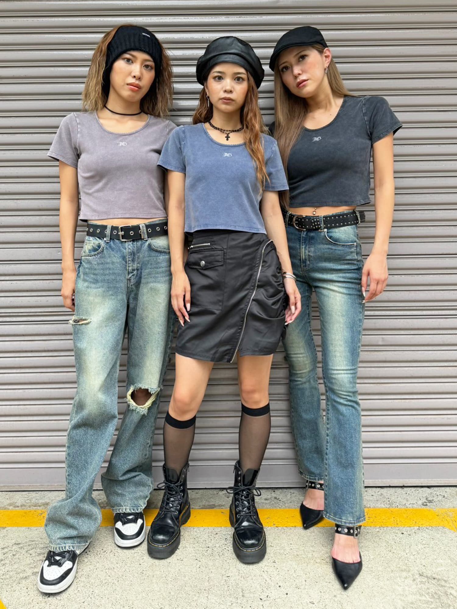 ロゴ刺繍加工チビT–
