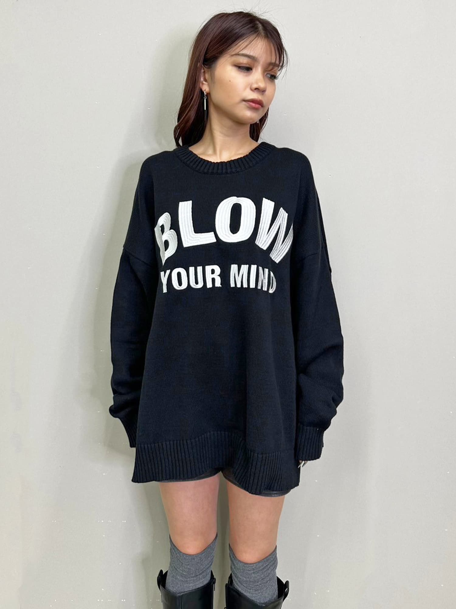 ロゴ刺繍ニットプルオーバー–